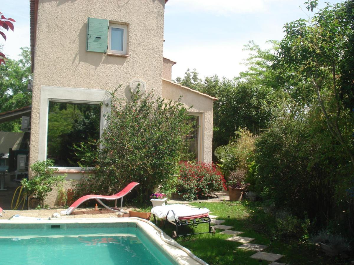 Appartement En Sous Sol De Villa Avec Acces Jardin Et Piscine Marseille Exterior photo