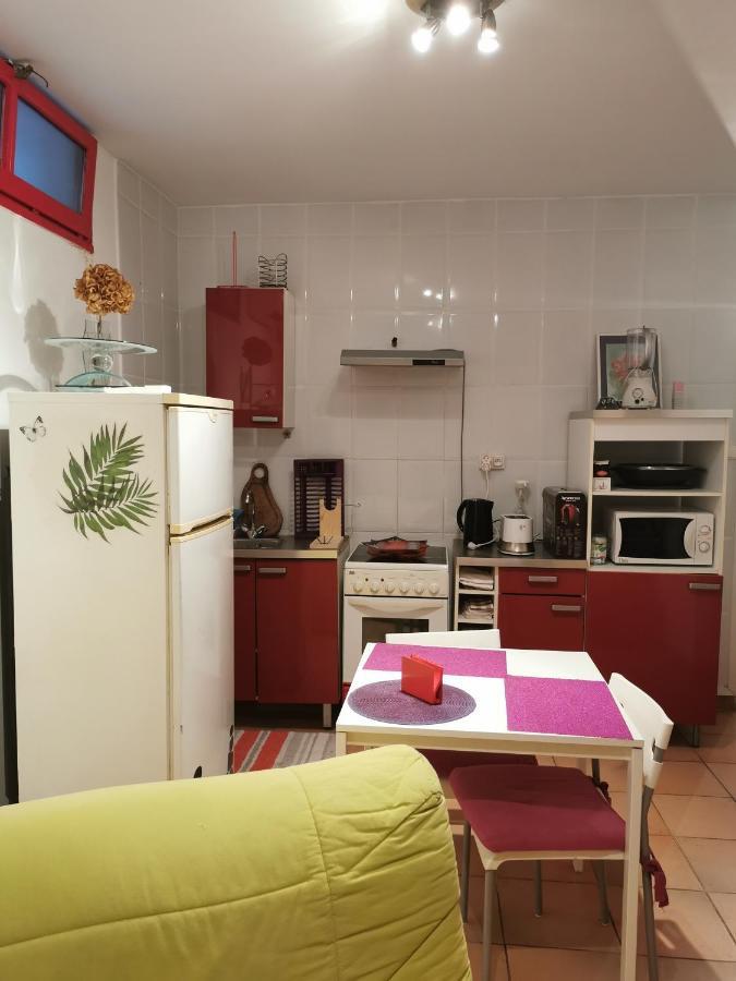 Appartement En Sous Sol De Villa Avec Acces Jardin Et Piscine Marseille Exterior photo
