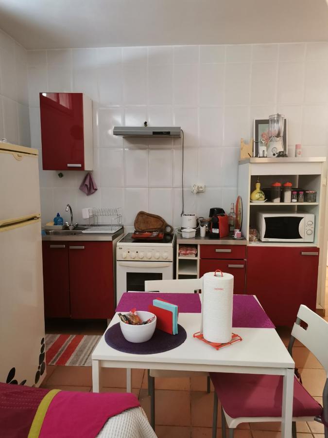 Appartement En Sous Sol De Villa Avec Acces Jardin Et Piscine Marseille Exterior photo