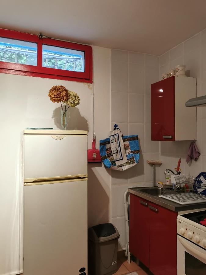 Appartement En Sous Sol De Villa Avec Acces Jardin Et Piscine Marseille Exterior photo